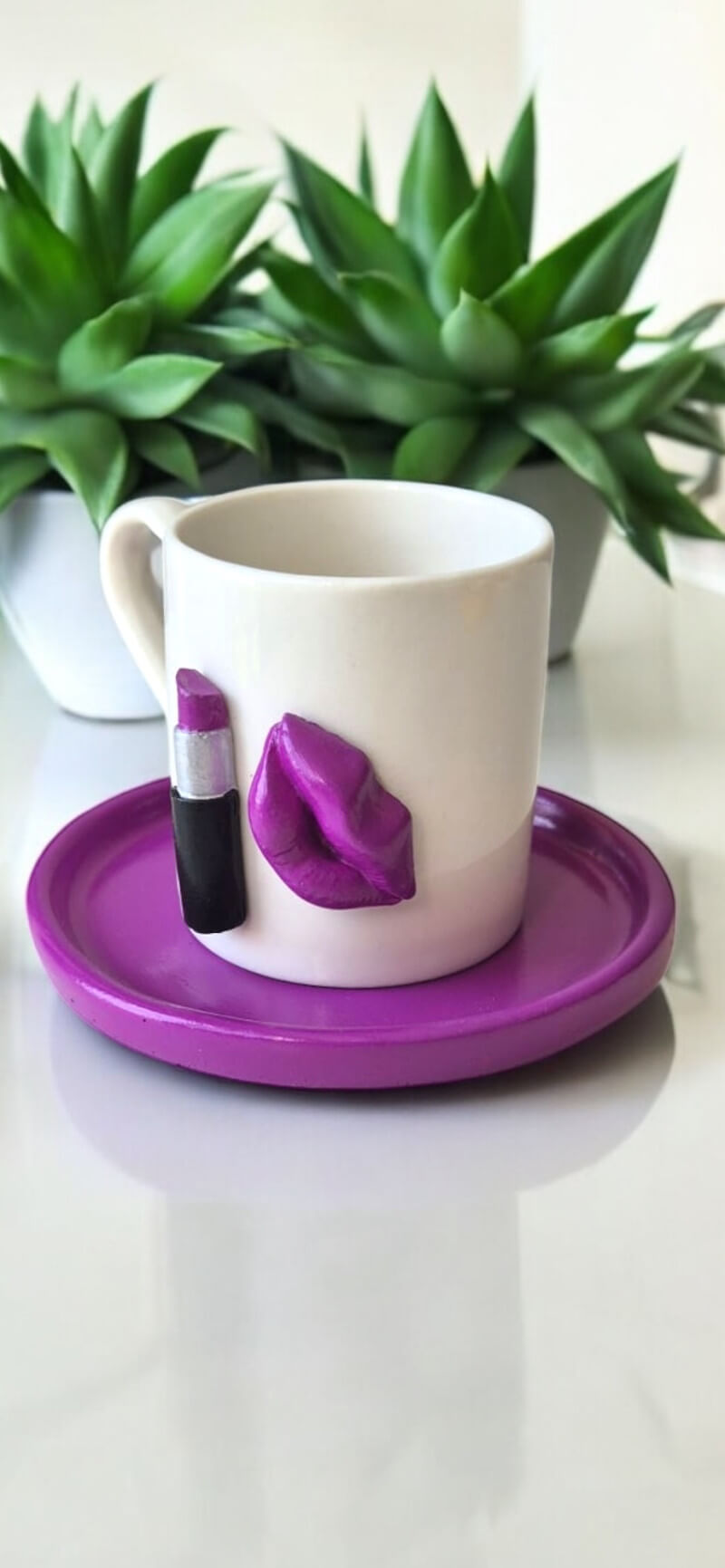 Rujlu Öpücük Mor Kahve Fincanı