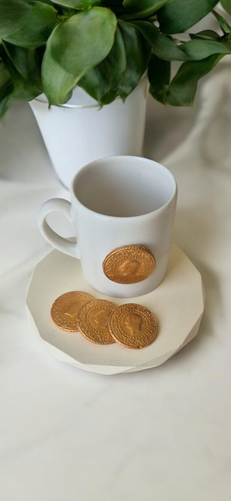 Tasarım Altınlı Kahve Fincanı