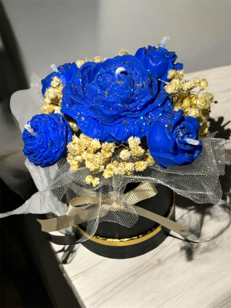 Mavi Gül Şakayık Karışık Mum Buket - Küçük Boy