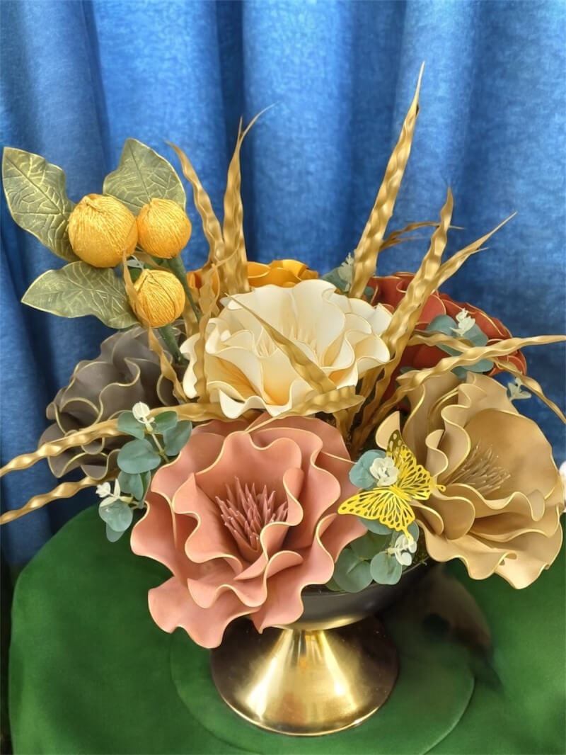Gold Vazoda Eva Çiçek Aranjman