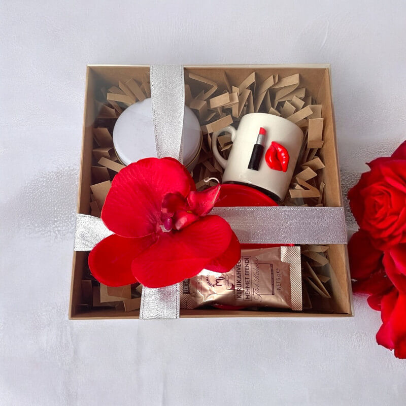 Gül Mum ve Rujlu Fincan Set