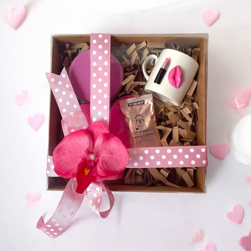 Pembe Rujlu Fincan ve Kutu Mum Set