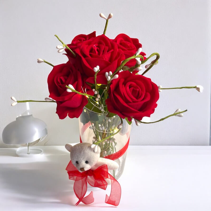 Cam Vazoda Ledli Ayıcıklı 5 Solmayan Gül