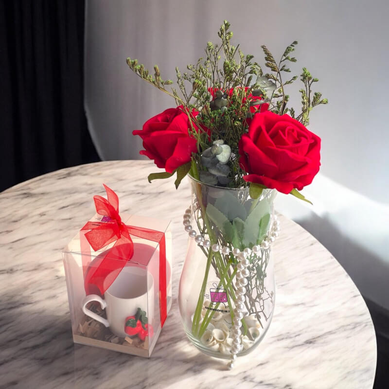 Cam Vazoda 3 Kırmızı Solmayan Gül 