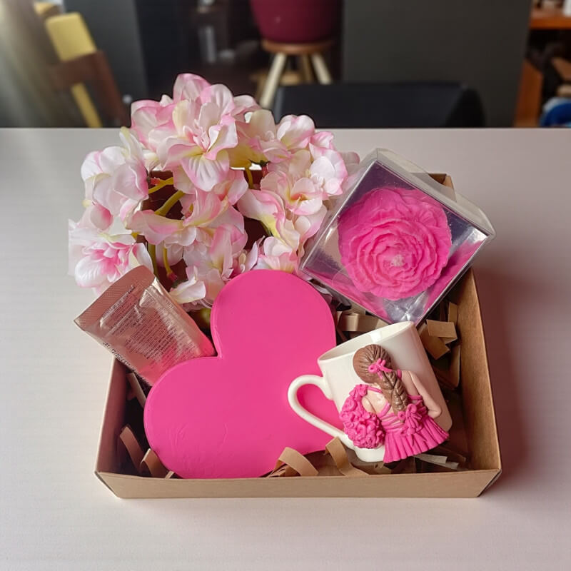 Pembe Kalp Çiçekçi Kız Mum Çiçek Set